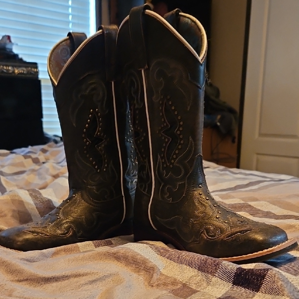 Embroidered Cowboy Boots